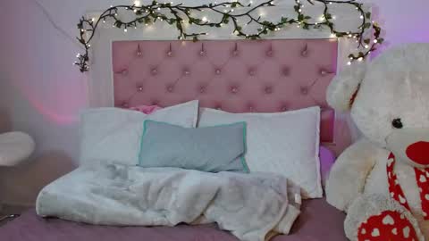 AYLEEN    online show from April 11, 7:45 am