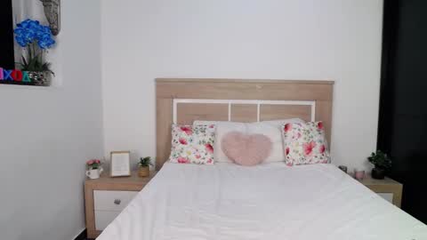 Snapshot of aylin_ross chatting on September 17, 5:25 pm Aylin Ross online show from September 17, 5:25 pm