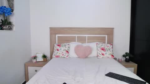 Snapshot of aylin_ross chatting on October 17, 6:21 pm Aylin Ross online show from October 17, 6:21 pm