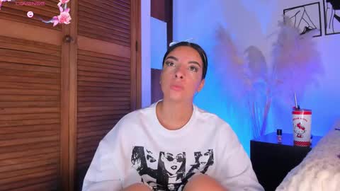 Snapshot of aylinnzambrano_ chatting on October 1, 11:05 am Aylin  online show from October 1, 11:05 am
