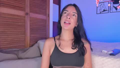 Snapshot of aylinnzambrano_ chatting on October 12, 1:21 pm Aylin  online show from October 12, 1:21 pm