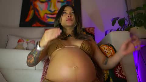 Snapshot of ayralee chatting on November 17, 1:22 am Ayra L online show from November 17, 1:22 am