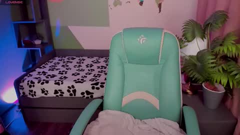 Snapshot of azaliya_haze chatting on November 5, 6:24 am Azaliya online show from November 5, 6:24 am