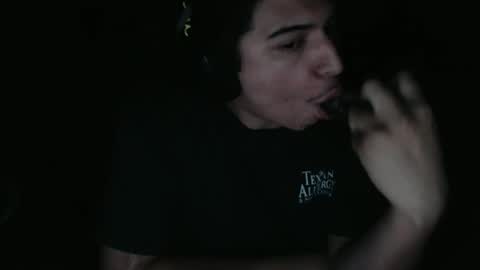 Snapshot of azazel_star chatting on December 18, 1:55 am azazel_star online show from December 18, 1:55 am