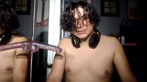 Snapshot of azazel_star chatting on December 19, 4:08 am azazel_star online show from December 19, 4:08 am