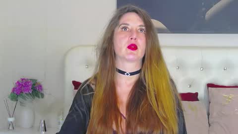 Snapshot of azeliahart chatting on February 16, 12:07 am Chiara online show from February 16, 12:07 am