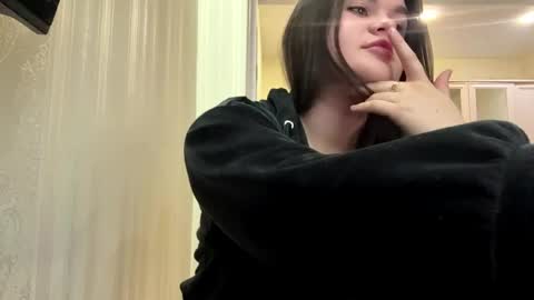 Elara online show from April 17, 3:48 pm