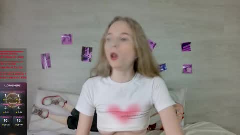 b4by_emilia online show from September 17, 5:20 am