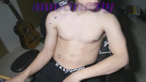 b4nnysturntoo online show from December 15, 7:45 am