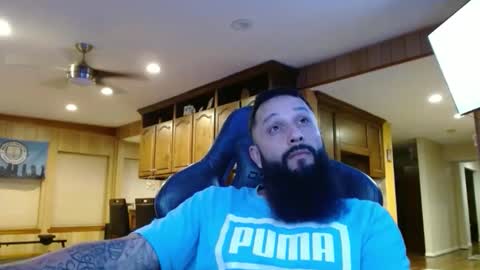 Snapshot of b713htx chatting on February 18, 6:09 am Miguel online show from February 18, 6:09 am