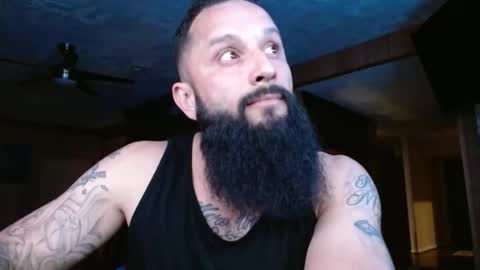 Snapshot of b713htx chatting on March 3, 7:03 am Miguel online show from March 3, 7:03 am