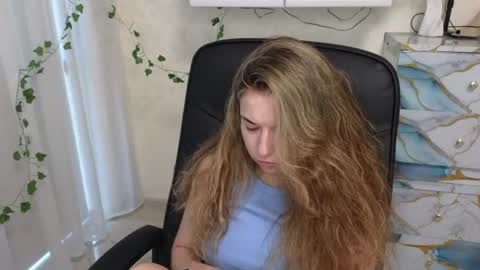 Snapshot of babby_anyaa chatting on June 16, 3:53 am Anya online show from June 16, 3:53 am