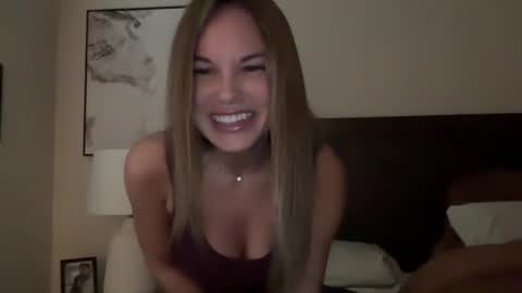 Snapshot of babeb77 chatting on October 16, 8:10 pm B online show from October 16, 8:10 pm