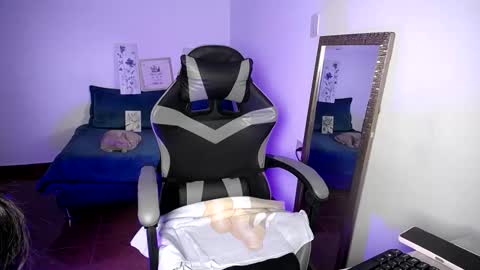 babenik_666 online show from November 25, 4:01 am