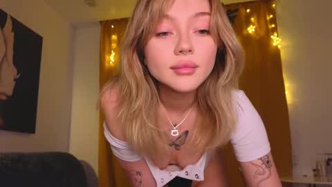 Snapshot of baby_adele chatting on December 24, 6:50 pm bb adele online show from December 24, 6:50 pm