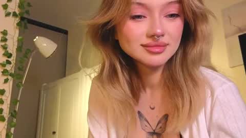 Snapshot of baby_adele chatting on February 17, 9:30 pm bb adele online show from February 17, 9:30 pm