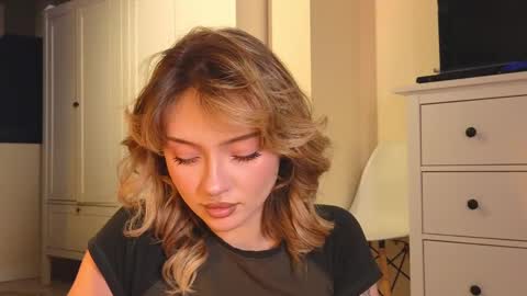 Snapshot of baby_adele chatting on February 19, 9:25 pm bb adele online show from February 19, 9:25 pm