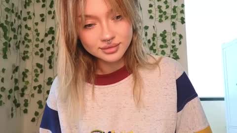 Snapshot of baby_adele chatting on February 25, 9:31 am bb adele online show from February 25, 9:31 am