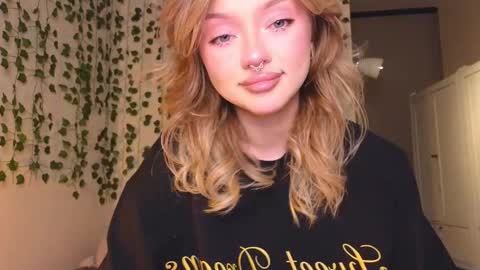 Snapshot of baby_adele chatting on March 5, 9:15 pm bb adele online show from March 5, 9:15 pm