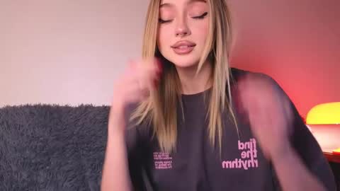 Snapshot of baby_adele chatting on September 10, 3:34 pm bb adele online show from September 10, 3:34 pm