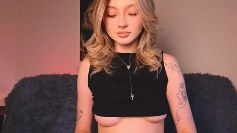 Snapshot of baby_adele chatting on September 15, 2:50 pm bb adele online show from September 15, 2:50 pm