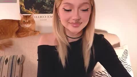 Snapshot of baby_adele chatting on October 4, 9:02 pm bb adele online show from October 4, 9:02 pm