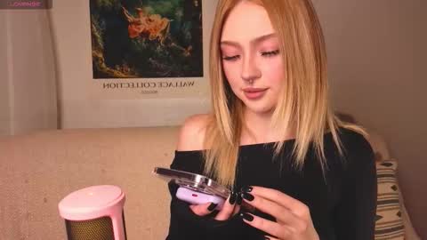 Snapshot of baby_adele chatting on October 18, 5:57 pm bb adele online show from October 18, 5:57 pm