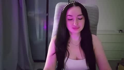 Snapshot of baby_girl_2028 chatting on June 4, 8:09 am Gabriella online show from June 4, 8:09 am