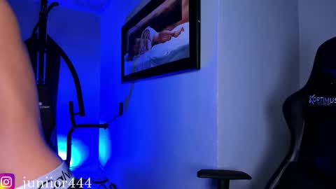 Junior       Independent Model online show from December 18, 5:13 am