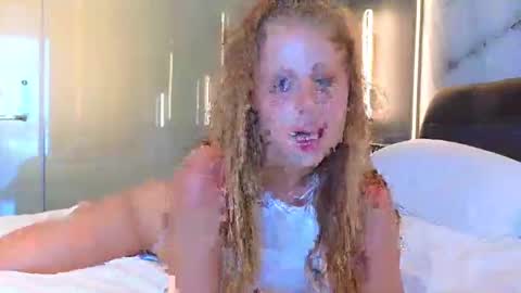 Snapshot of baby_leen chatting on December 27, 8:56 am Sharleen online show from December 27, 8:56 am