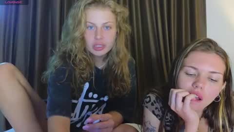 Snapshot of baby_leen chatting on March 3, 1:53 am Sharleen online show from March 3, 1:53 am