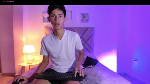 Snapshot of baby_noaht chatting on June 18, 12:20 pm baby_noaht online show from June 18, 12:20 pm