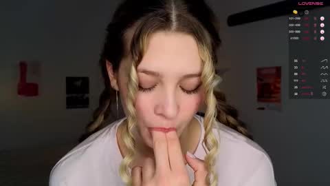 Ruth online show from September 27, 8:25 pm