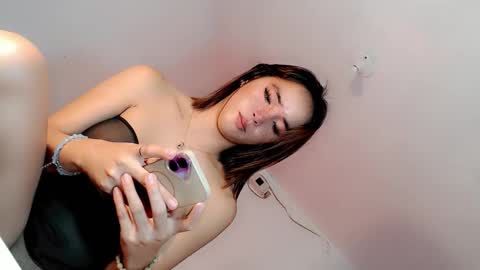 Snapshot of baby_sabrina19 chatting on May 19, 1:56 am baby_sabrina19 online show from May 19, 1:56 am