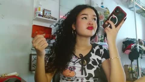 babybombom08 online show from May 30, 7:33 pm