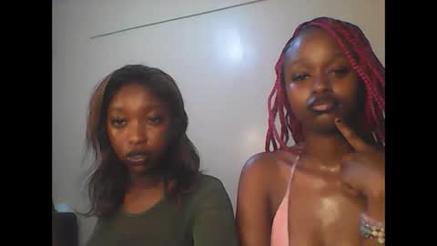 Snapshot of babybrown20 chatting on June 5, 4:41 am babybrown online show from June 5, 4:41 am