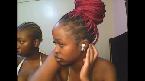 Snapshot of babybrown20 chatting on June 10, 4:12 am babybrown online show from June 10, 4:12 am