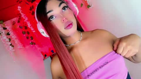 Snapshot of babycharol01 chatting on July 12, 7:32 am babycharol01 online show from July 12, 7:32 am