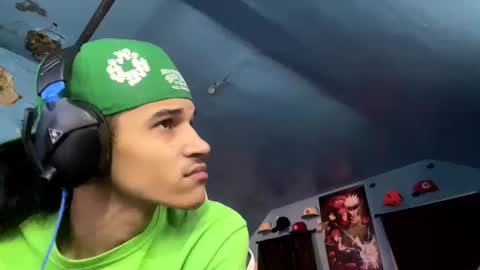 Snapshot of babyd0103 chatting on December 15, 4:51 am babyD online show from December 15, 4:51 am