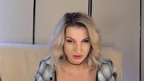 Snapshot of babydollysx chatting on November 7, 5:02 pm Kate online show from November 7, 5:02 pm