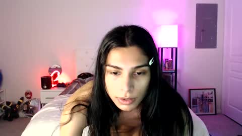 Snapshot of babyempathy chatting on February 18, 11:00 am akira online show from February 18, 11:00 am