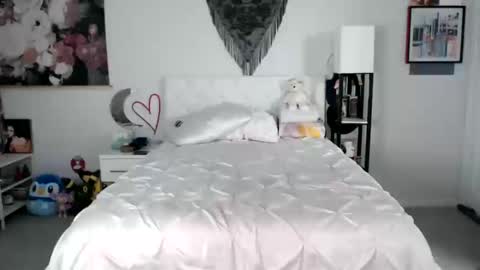 Snapshot of babyempathy chatting on October 15, 9:37 pm akira online show from October 15, 9:37 pm