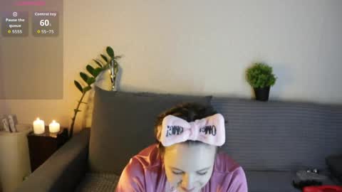 Snapshot of babyhotgirlq chatting on April 10, 8:19 am Babyhotgirlq online show from April 10, 8:19 am