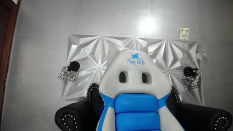 Snapshot of babyschoolgiirl chatting on October 24, 12:01 pm Xime Lions online show from October 24, 12:01 pm