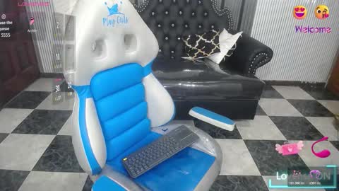 Snapshot of babyschoolgiirl chatting on December 20, 2:18 am Xime Lions online show from December 20, 2:18 am