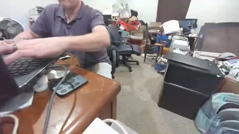 Snapshot of bad_boy4u2abuse chatting on October 30, 9:11 am bad_boy4u2abuse online show from October 30, 9:11 am