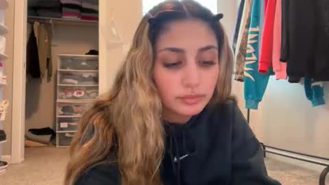 Snapshot of badbihdani18 chatting on May 19, 2:40 am badbihdani18 online show from May 19, 2:40 am