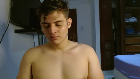 badbunny_69_ online show from April 1, 11:35 pm