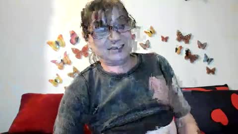 Snapshot of badgg chatting on December 19, 2:35 pm Gina online show from December 19, 2:35 pm