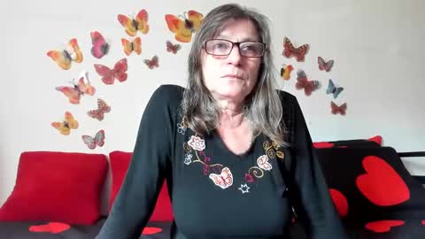 Snapshot of badgg chatting on February 12, 11:51 am Gina online show from February 12, 11:51 am